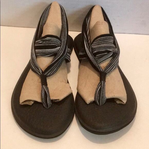 ********JUST REDUCED********SANUK Yoga MAT SUPER COMFY SANDAL BLACK GRAY 10 - Picture 1 of 8